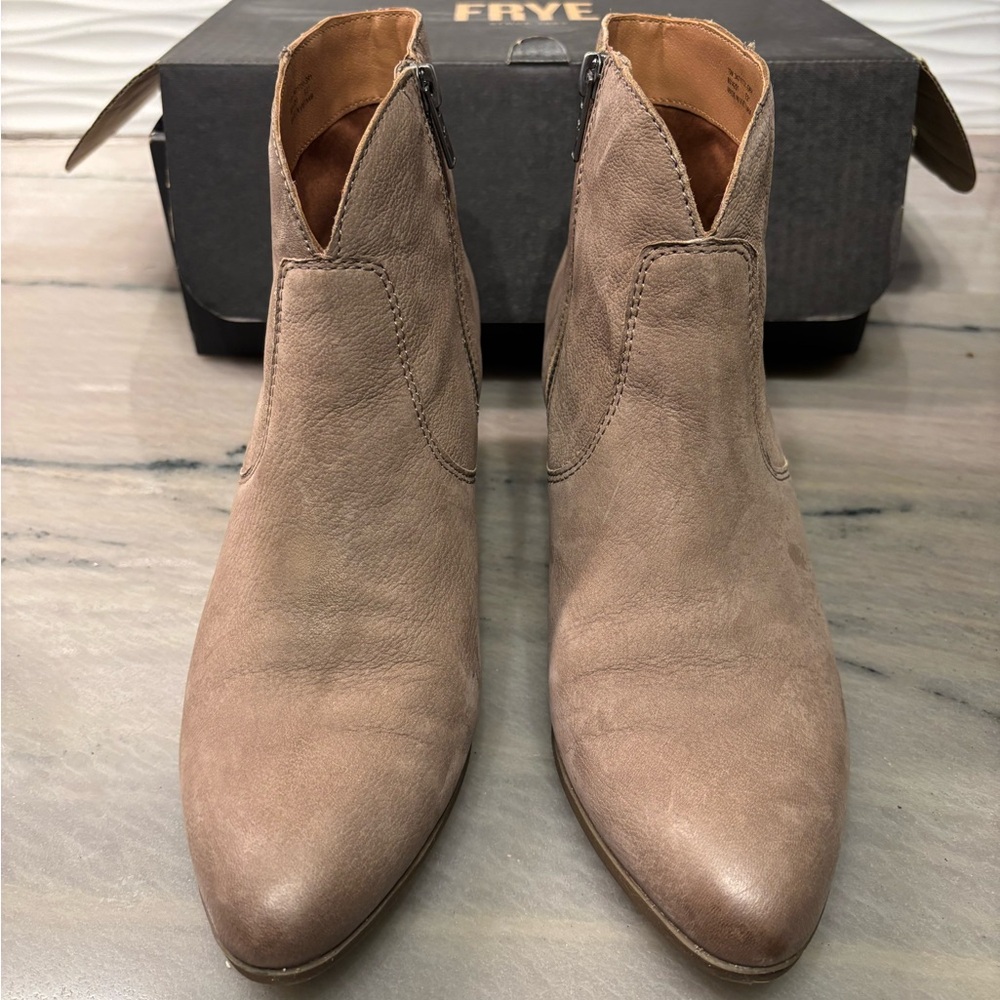Frye Tan Heeled Boots with Western Silhouette - Picture 3 of 7